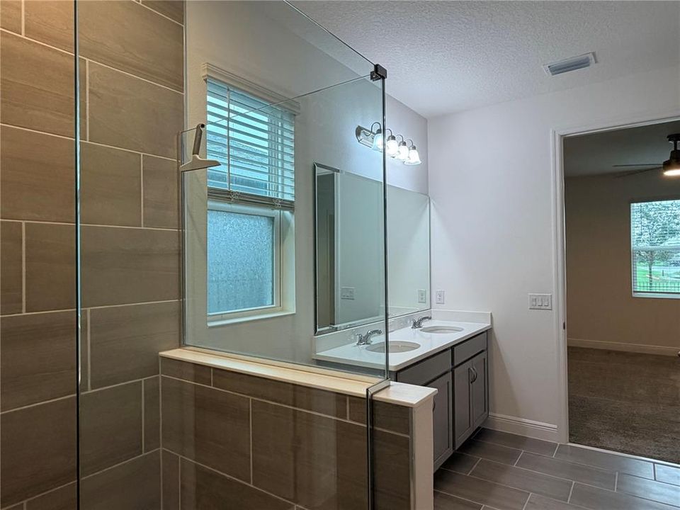 En Venta: $486,000 (4 camas, 2 baños, 1910 Pies cuadrados)