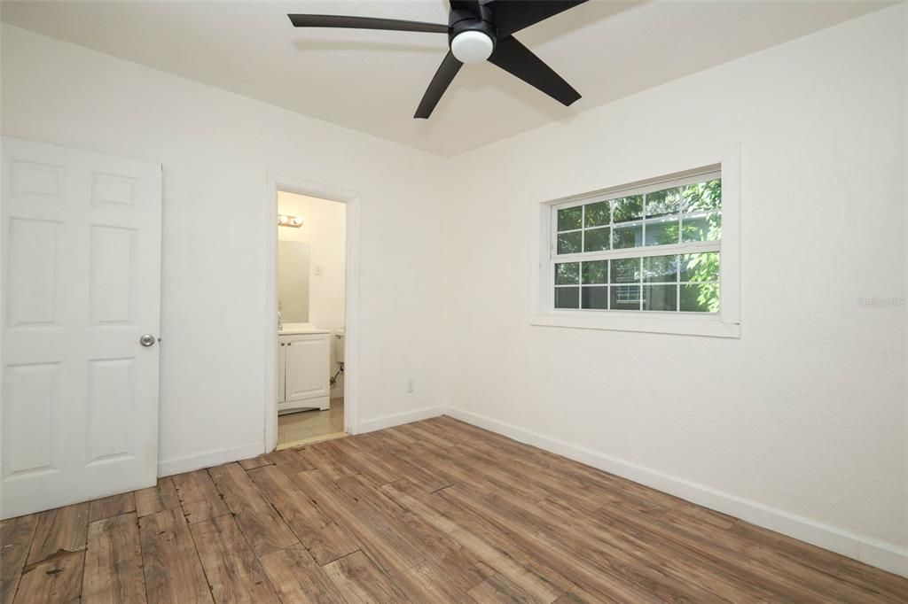 En Venta: $299,900 (3 camas, 2 baños, 1404 Pies cuadrados)