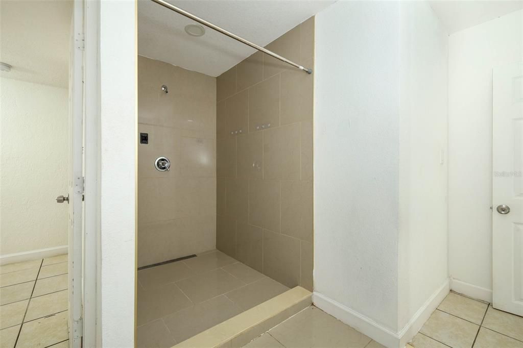 En Venta: $299,900 (3 camas, 2 baños, 1404 Pies cuadrados)