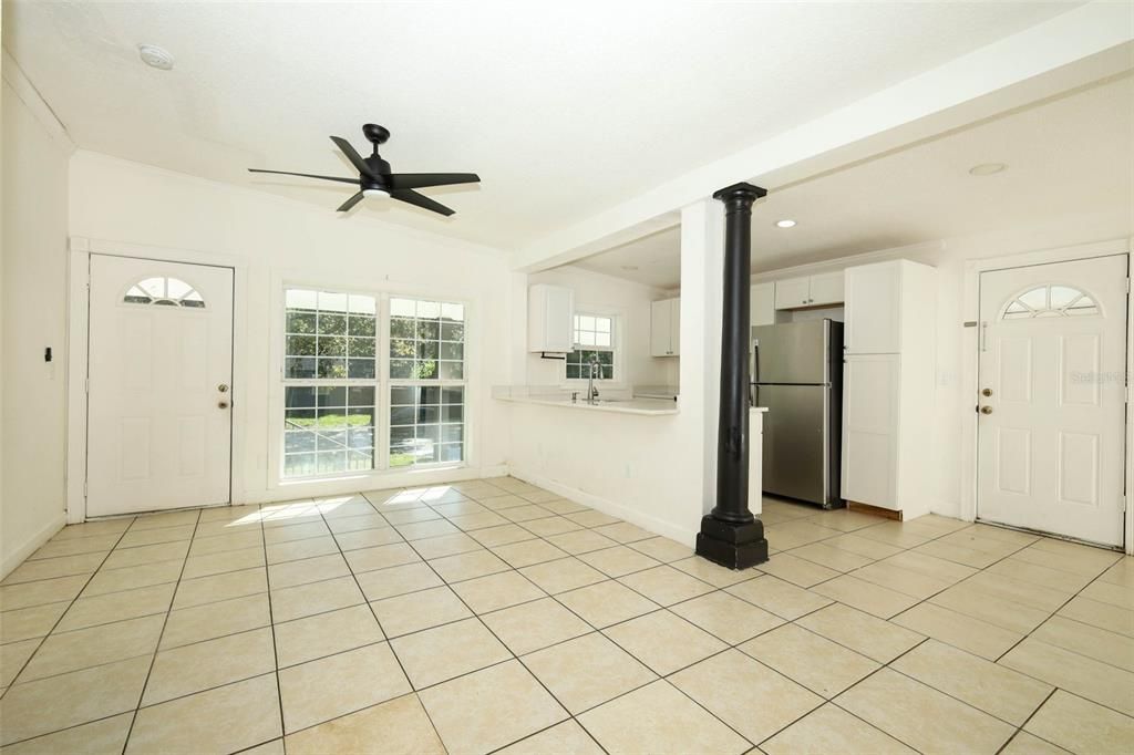 En Venta: $299,900 (3 camas, 2 baños, 1404 Pies cuadrados)