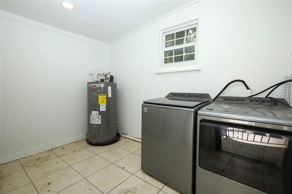 En Venta: $299,900 (3 camas, 2 baños, 1404 Pies cuadrados)