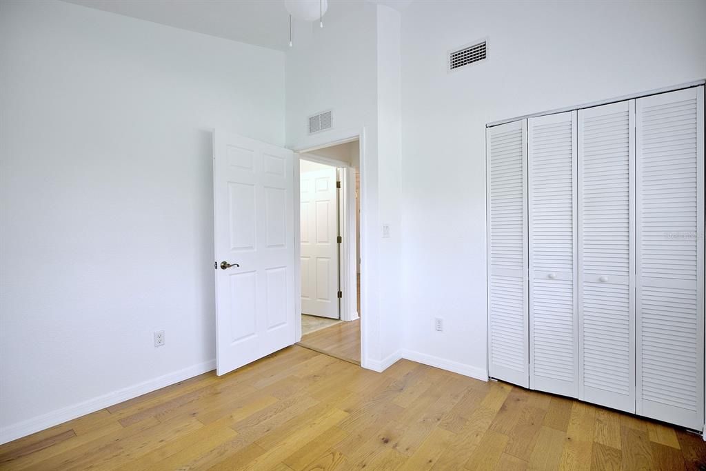 На продажу: $199,900 (2 спален, 2 ванн, 1344 Квадратных фут)