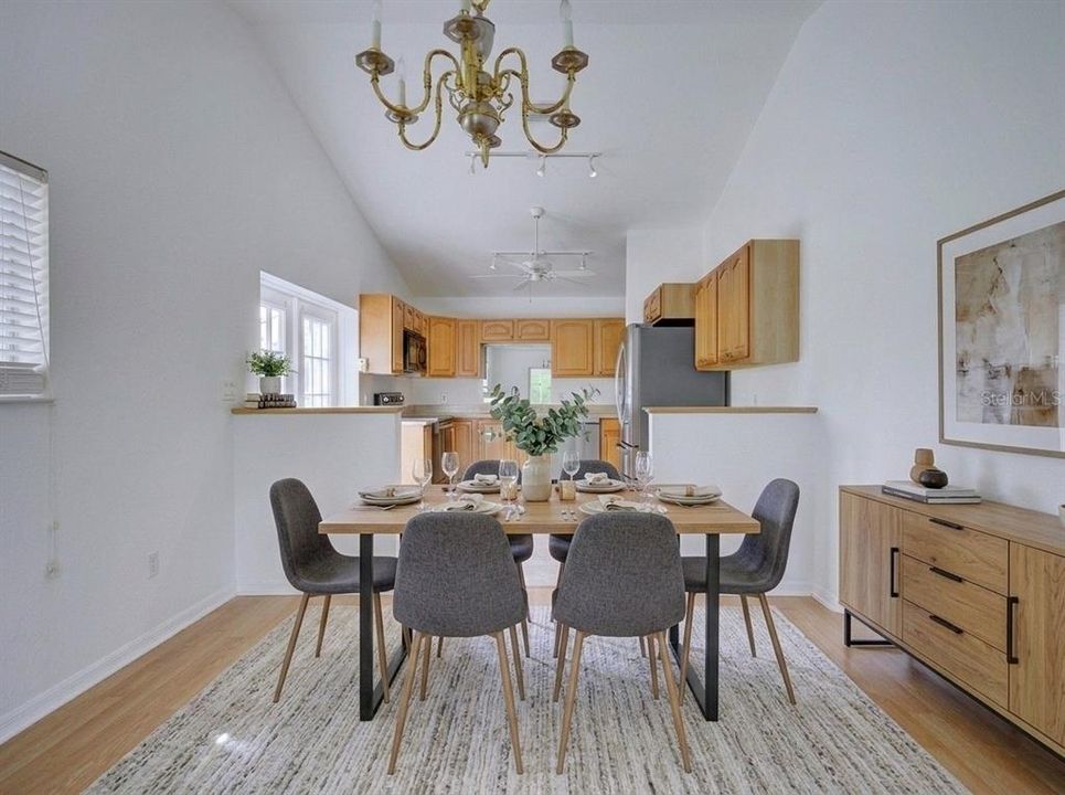 На продажу: $199,900 (2 спален, 2 ванн, 1344 Квадратных фут)
