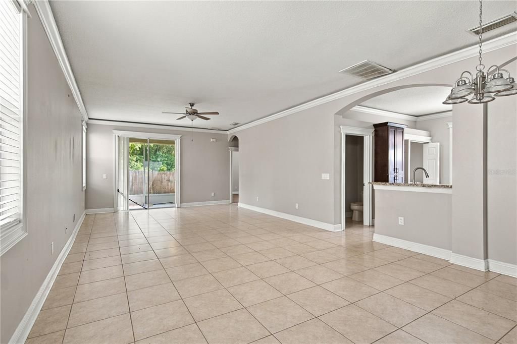 En Venta: $359,900 (4 camas, 2 baños, 2164 Pies cuadrados)