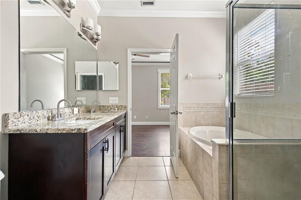 En Venta: $359,900 (4 camas, 2 baños, 2164 Pies cuadrados)