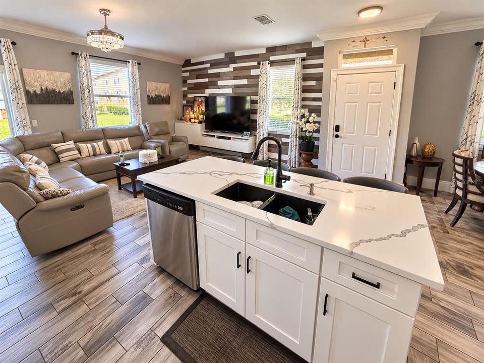 For Sale: $279,900 (3 beds, 2 baths, 1768 Square Feet)
