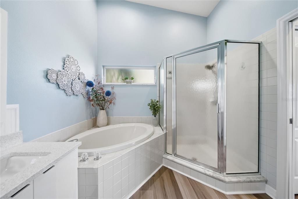 En Venta: $300,000 (2 camas, 2 baños, 1684 Pies cuadrados)