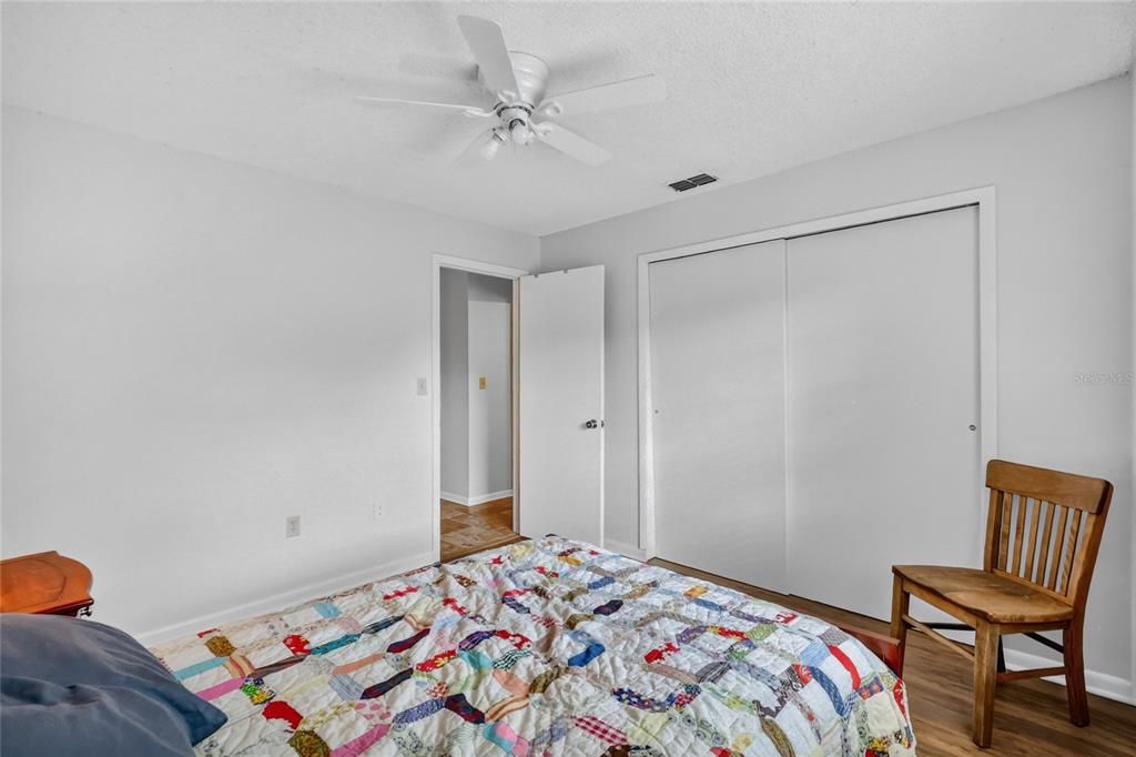 Activo con contrato: $275,000 (3 camas, 2 baños, 1408 Pies cuadrados)