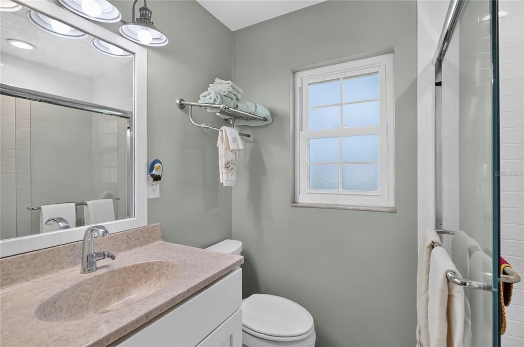 Activo con contrato: $275,000 (3 camas, 2 baños, 1408 Pies cuadrados)