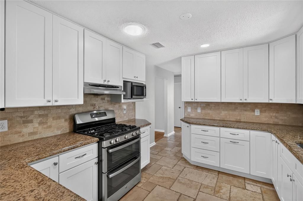 Activo con contrato: $275,000 (3 camas, 2 baños, 1408 Pies cuadrados)