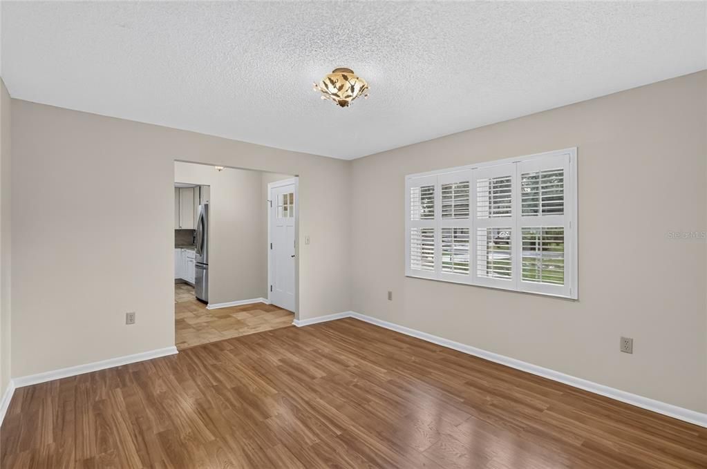 Activo con contrato: $275,000 (3 camas, 2 baños, 1408 Pies cuadrados)