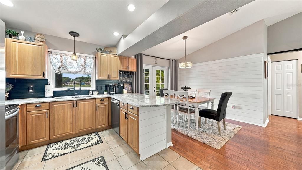 En Venta: $425,000 (3 camas, 2 baños, 1302 Pies cuadrados)