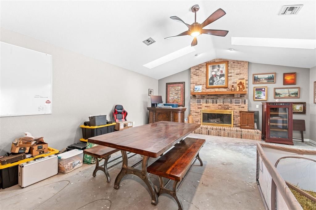 For Sale: $419,900 (4 beds, 3 baths, 2604 Square Feet)