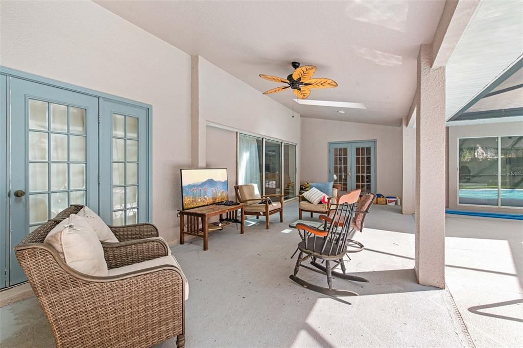 For Sale: $419,900 (4 beds, 3 baths, 2604 Square Feet)