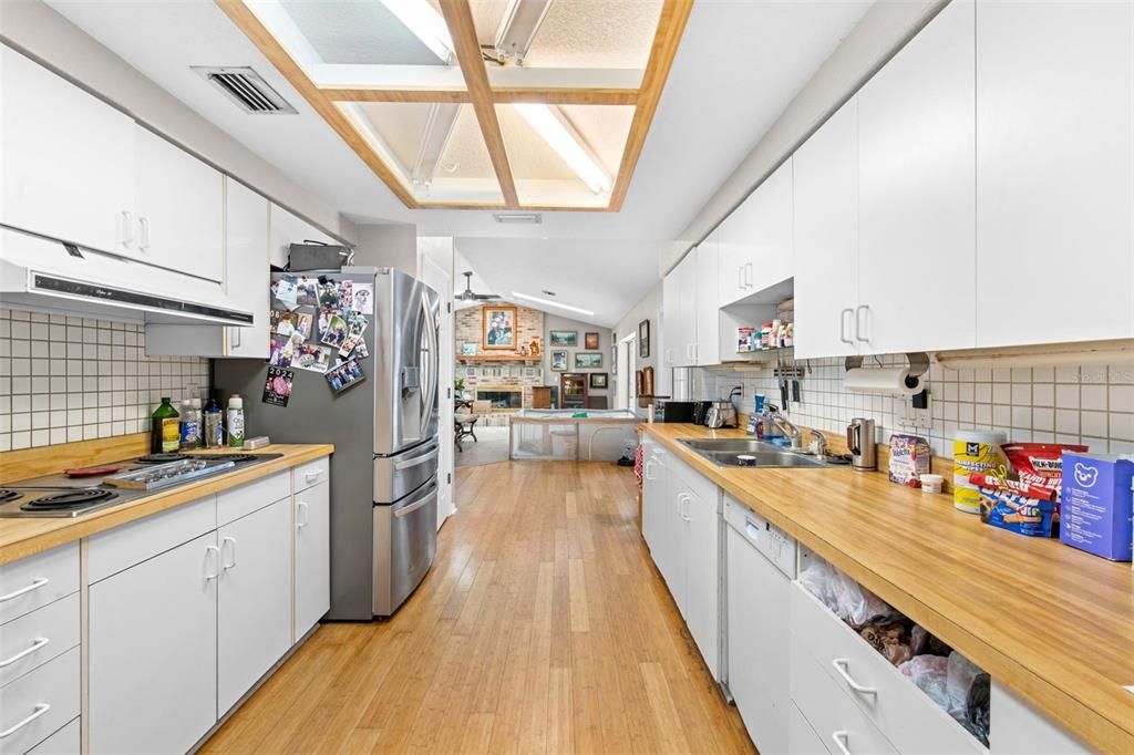 For Sale: $419,900 (4 beds, 3 baths, 2604 Square Feet)