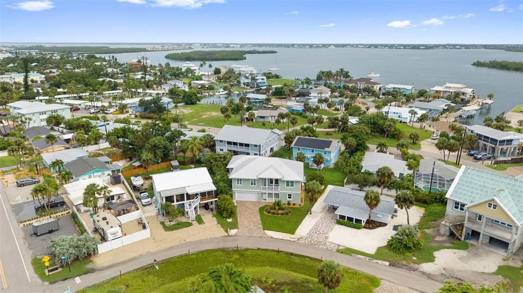 На продажу: $1,199,000 (4 спален, 2 ванн, 1989 Квадратных фут)