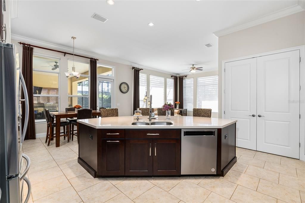 For Sale: $1,050,000 (4 beds, 4 baths, 3843 Square Feet)