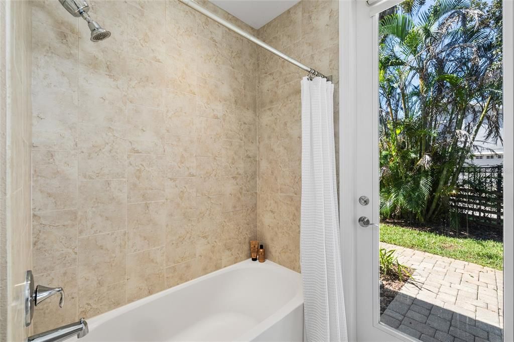 For Sale: $1,050,000 (4 beds, 4 baths, 3843 Square Feet)