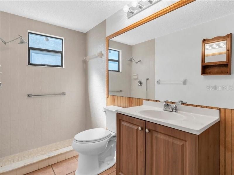 На продажу: $264,900 (2 спален, 2 ванн, 1026 Квадратных фут)