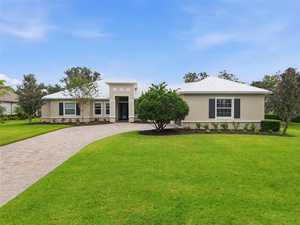For Sale: $770,000 (3 beds, 3 baths, 2581 Square Feet)