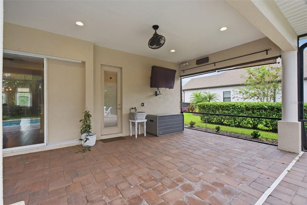 For Sale: $770,000 (3 beds, 3 baths, 2581 Square Feet)