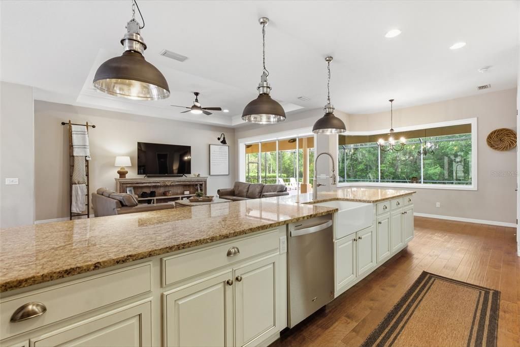 For Sale: $770,000 (3 beds, 3 baths, 2581 Square Feet)