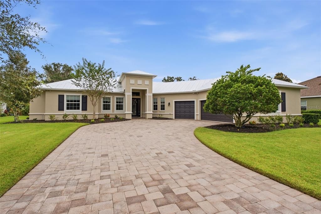 For Sale: $770,000 (3 beds, 3 baths, 2581 Square Feet)