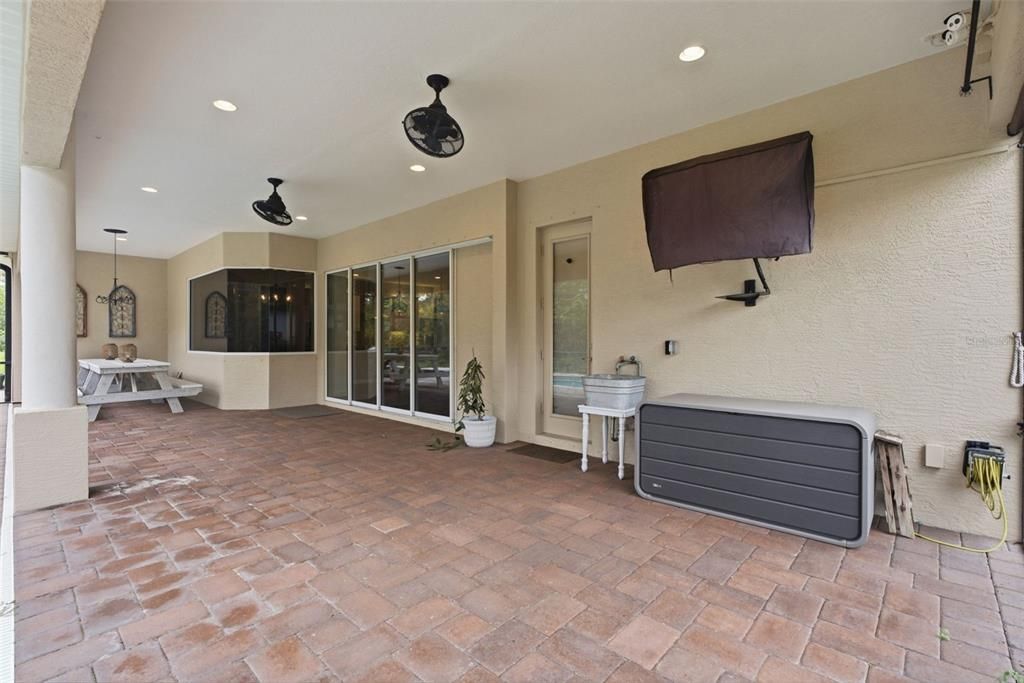 For Sale: $770,000 (3 beds, 3 baths, 2581 Square Feet)