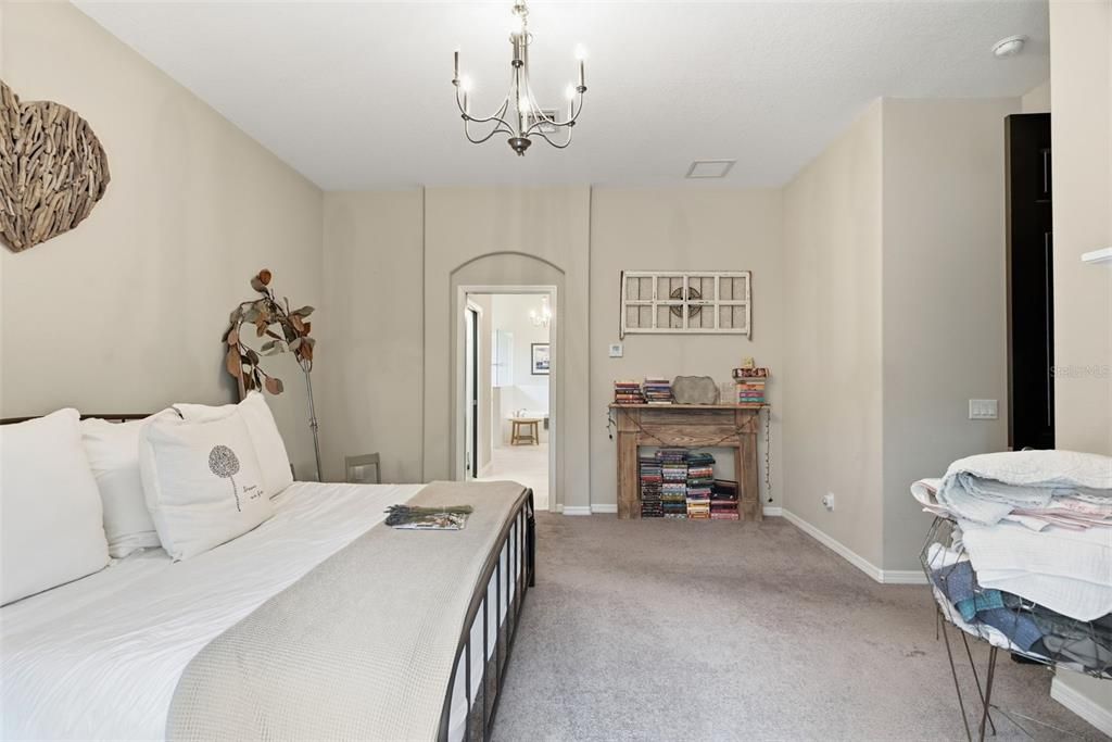 For Sale: $770,000 (3 beds, 3 baths, 2581 Square Feet)