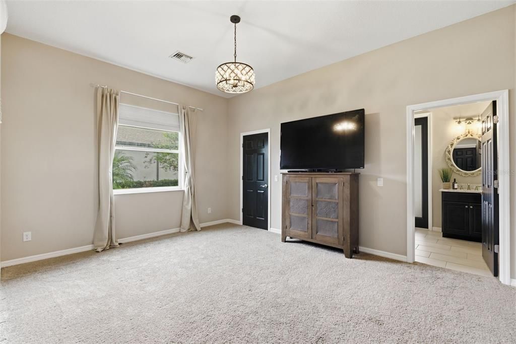 For Sale: $770,000 (3 beds, 3 baths, 2581 Square Feet)