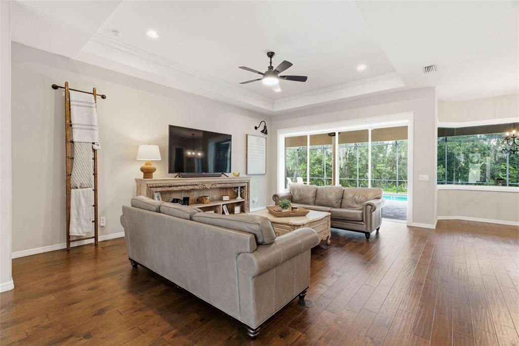 For Sale: $770,000 (3 beds, 3 baths, 2581 Square Feet)