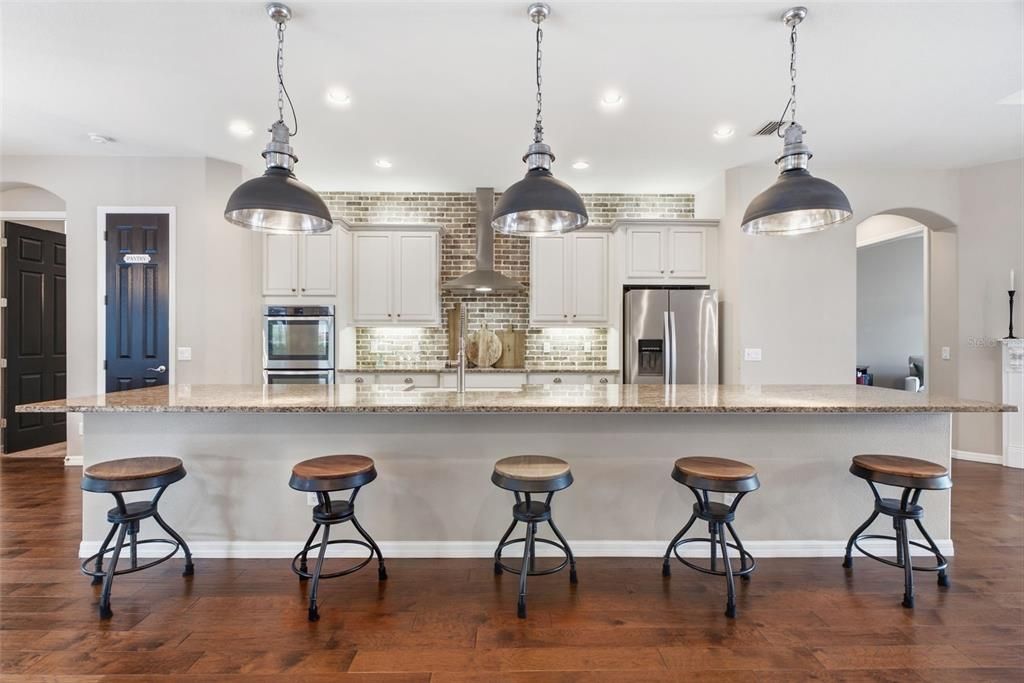 For Sale: $770,000 (3 beds, 3 baths, 2581 Square Feet)