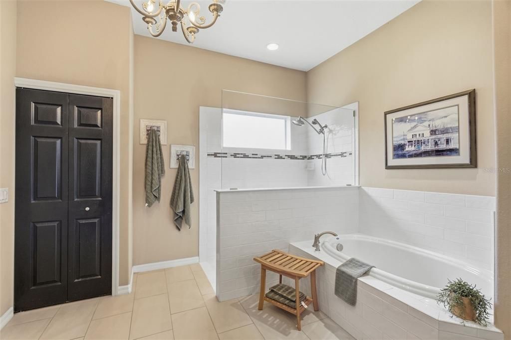 For Sale: $770,000 (3 beds, 3 baths, 2581 Square Feet)
