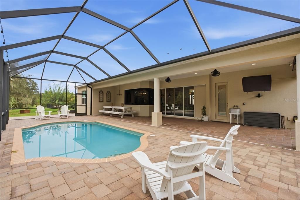 For Sale: $770,000 (3 beds, 3 baths, 2581 Square Feet)