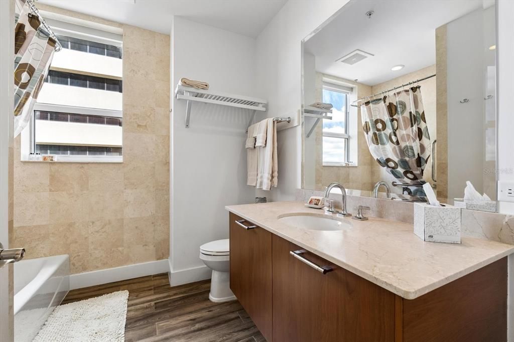 En Venta: $1,249,000 (2 camas, 2 baños, 2232 Pies cuadrados)