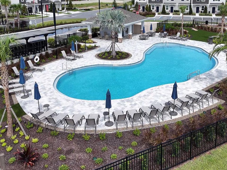For Rent: $2,600 (3 beds, 2 baths, 1285 Square Feet)