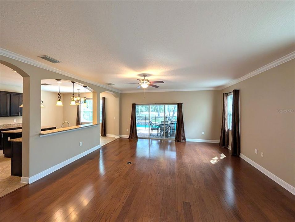 В аренду: $3,499 (4 спален, 2 ванн, 2242 Квадратных фут)