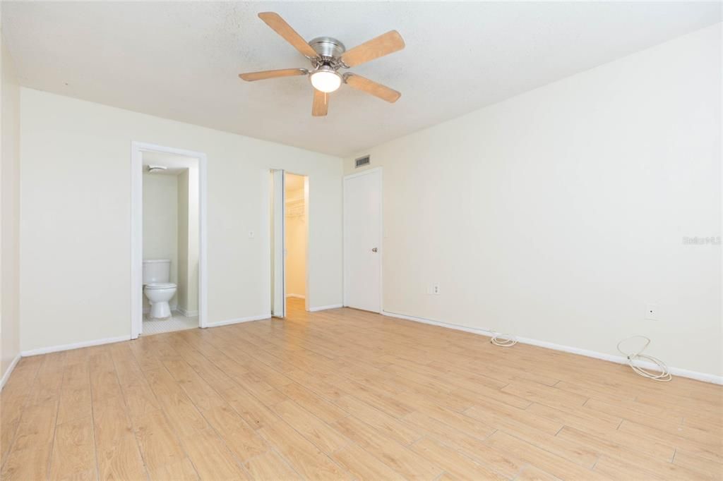 En Venta: $114,900 (2 camas, 2 baños, 940 Pies cuadrados)