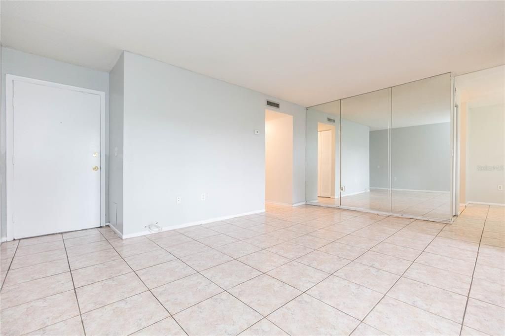 En Venta: $114,900 (2 camas, 2 baños, 940 Pies cuadrados)