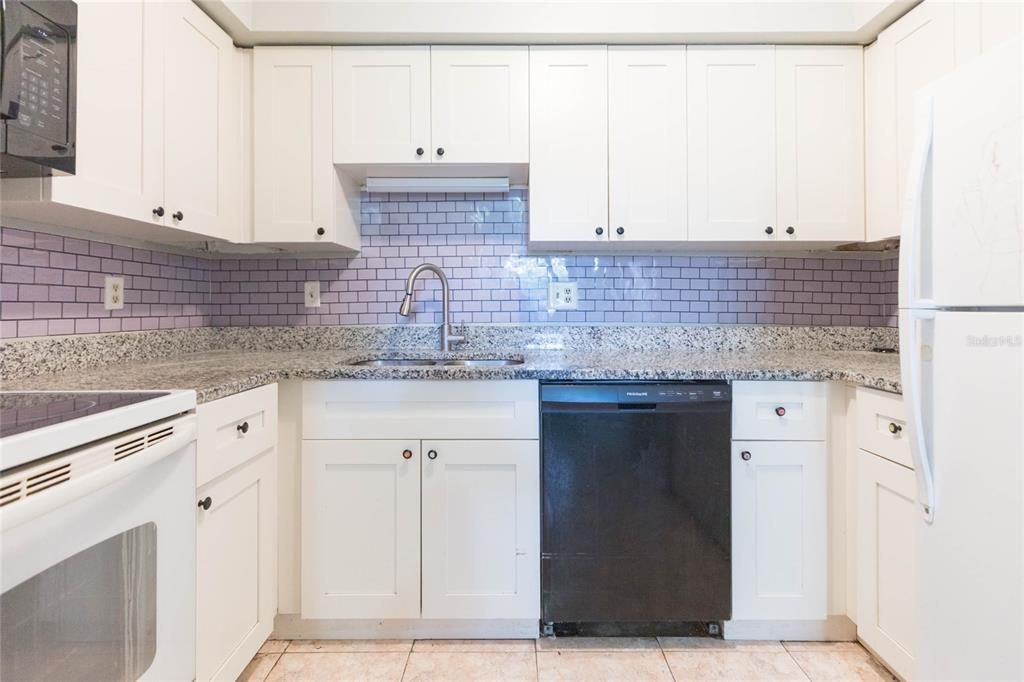 En Venta: $114,900 (2 camas, 2 baños, 940 Pies cuadrados)