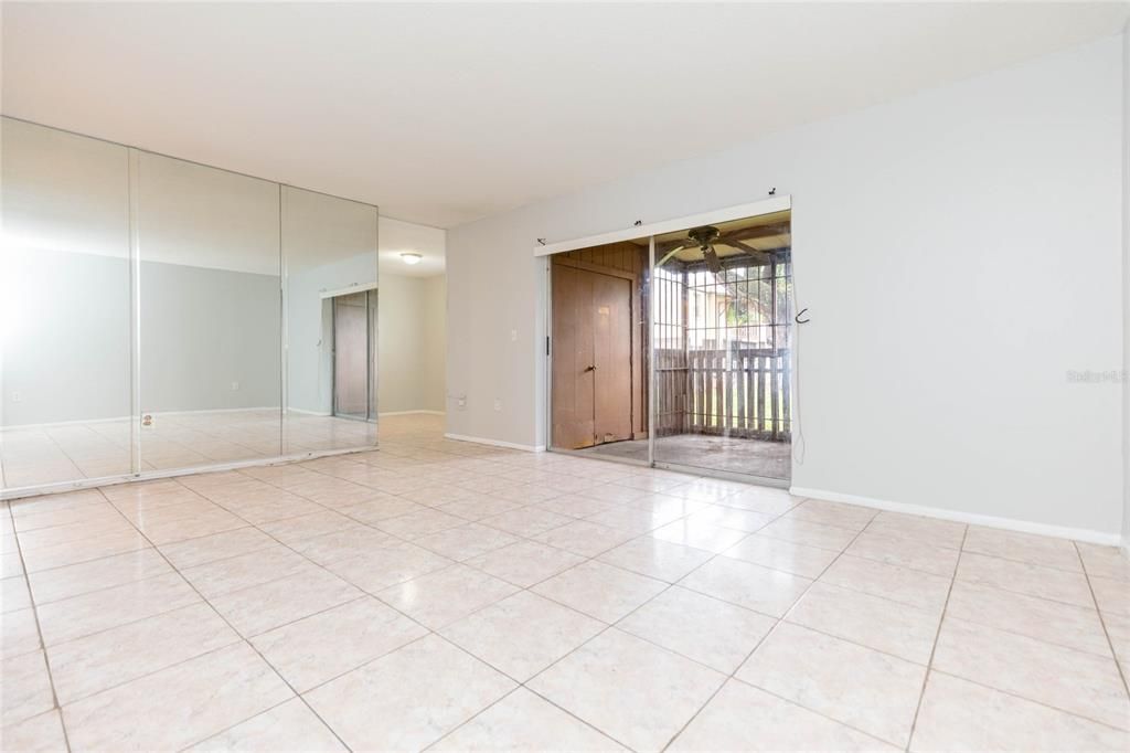 En Venta: $114,900 (2 camas, 2 baños, 940 Pies cuadrados)