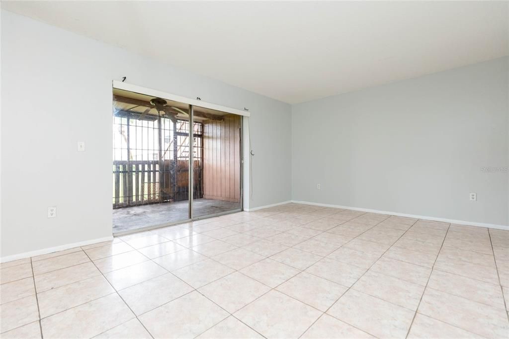 En Venta: $114,900 (2 camas, 2 baños, 940 Pies cuadrados)