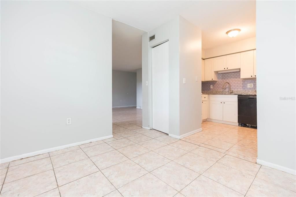 En Venta: $114,900 (2 camas, 2 baños, 940 Pies cuadrados)