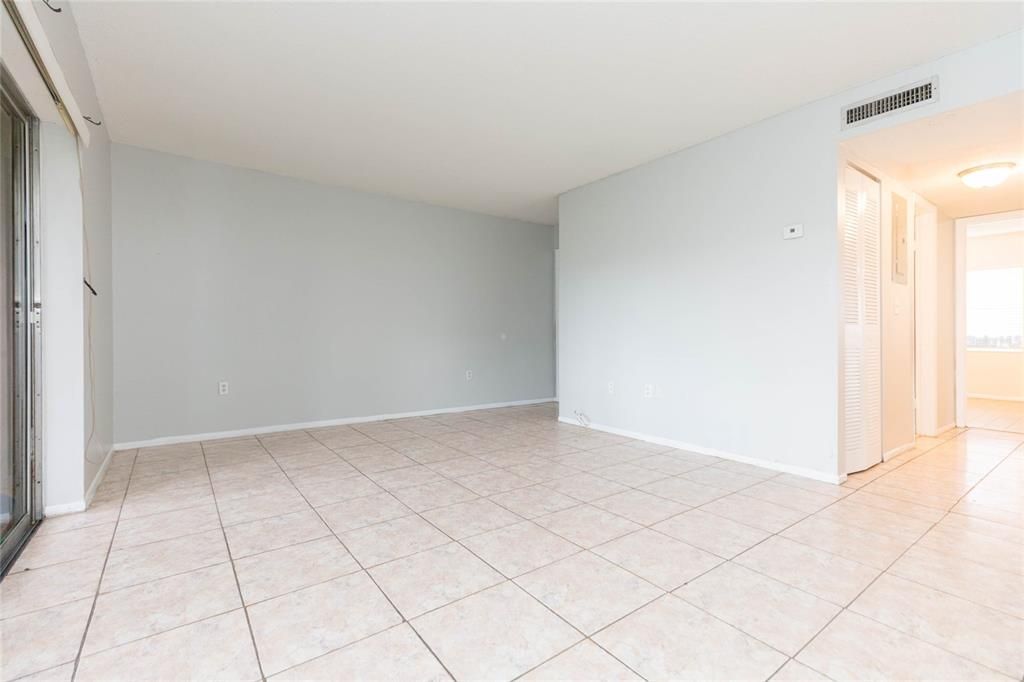 En Venta: $114,900 (2 camas, 2 baños, 940 Pies cuadrados)