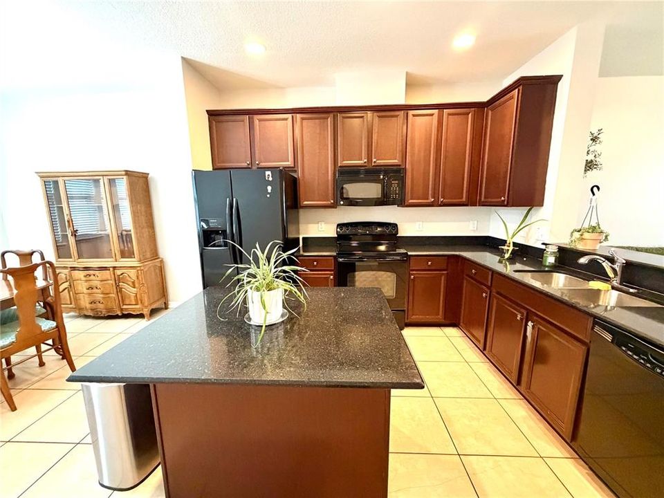 For Rent: $2,350 (3 beds, 2 baths, 1574 Square Feet)