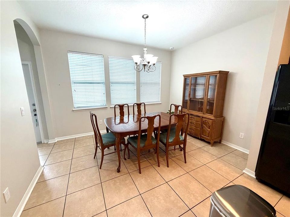 For Rent: $2,350 (3 beds, 2 baths, 1574 Square Feet)