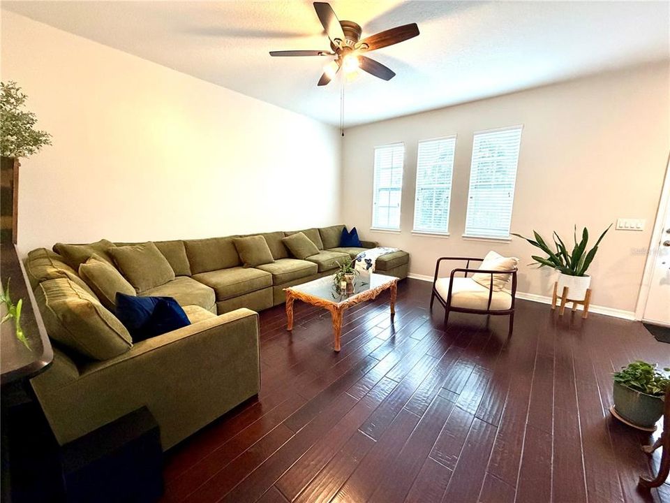 For Rent: $2,350 (3 beds, 2 baths, 1574 Square Feet)