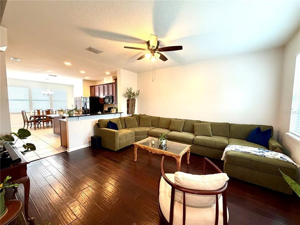 For Rent: $2,350 (3 beds, 2 baths, 1574 Square Feet)
