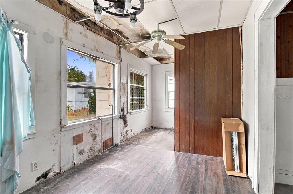 На продажу: $119,000 (2 спален, 2 ванн, 1036 Квадратных фут)