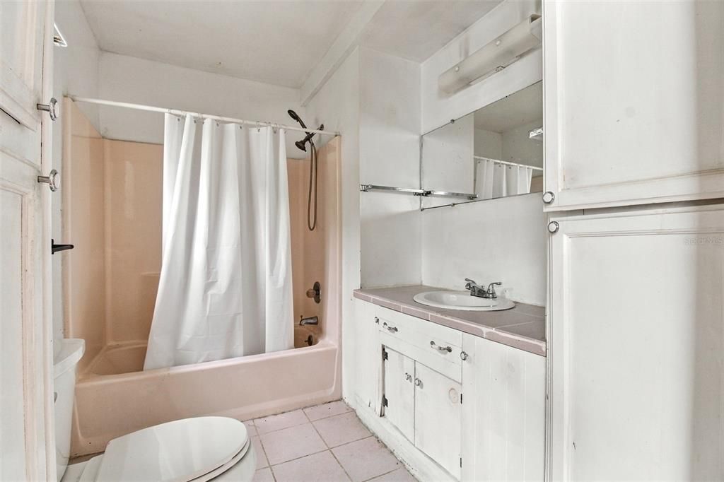На продажу: $119,000 (2 спален, 2 ванн, 1036 Квадратных фут)